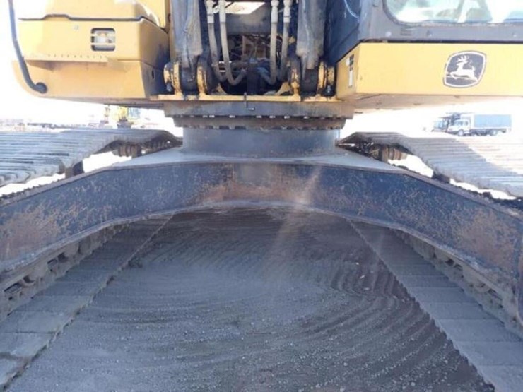 2017-deere-250g-lc-image-37