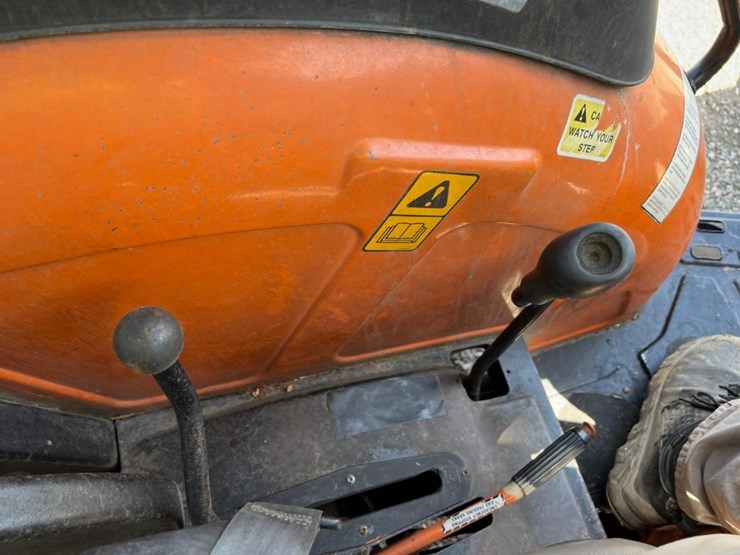 new-holland-tn70a-image-26