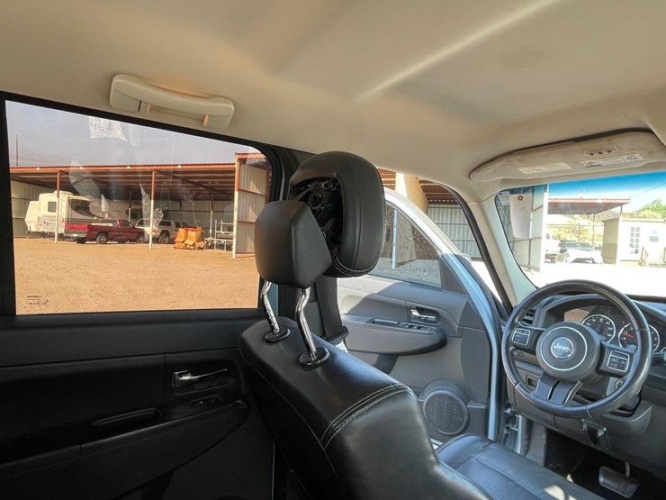 2012-jeep-liberty-image-102