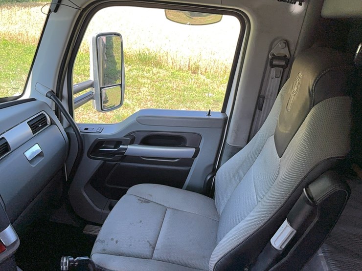 2021-kenworth-t880-image-27