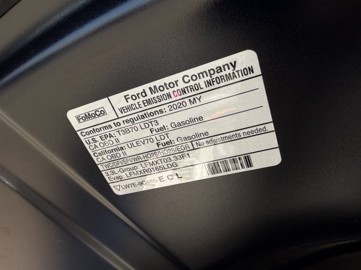 2020-ford-explorer-image-15