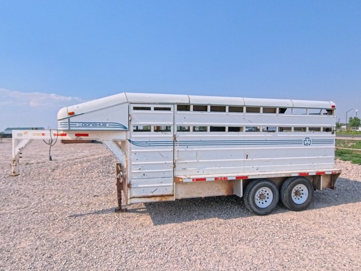 #1088-•-2000-donahue-livestock-trailer-image-2