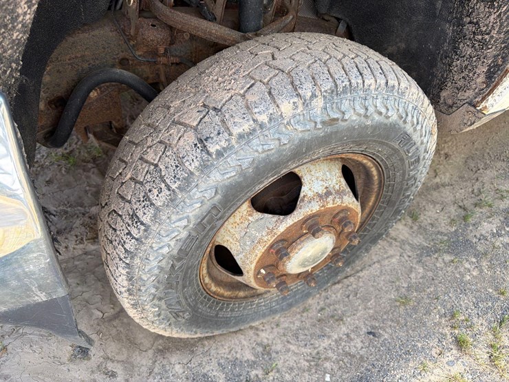 2016-chevrolet-3500-image-18
