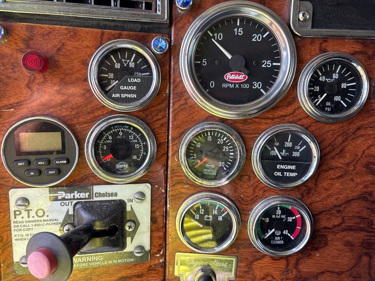 2000-peterbilt-377-image-33