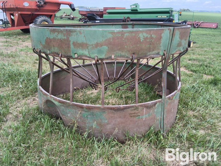 the-hay-manager-bale-feeder-image-3