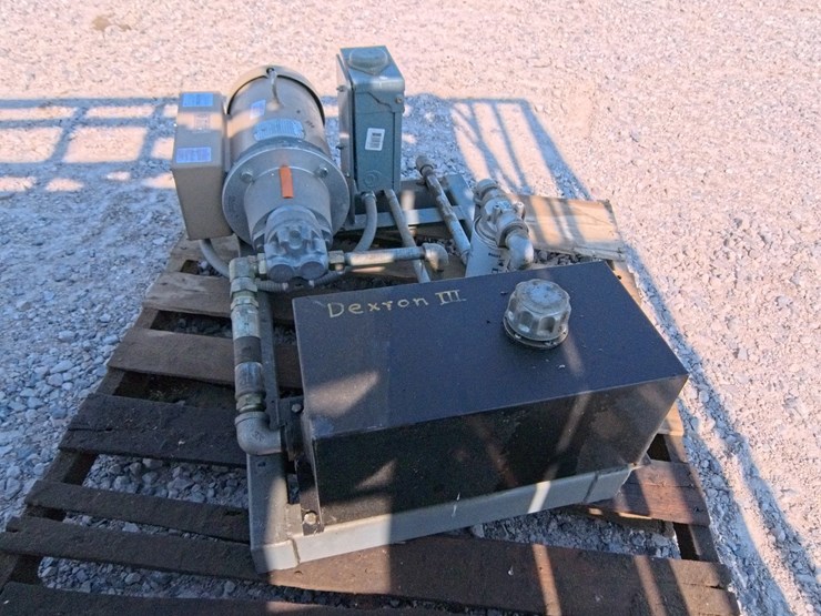 #1089-•-pearson-hydraulic-squeeze-chute-image-13