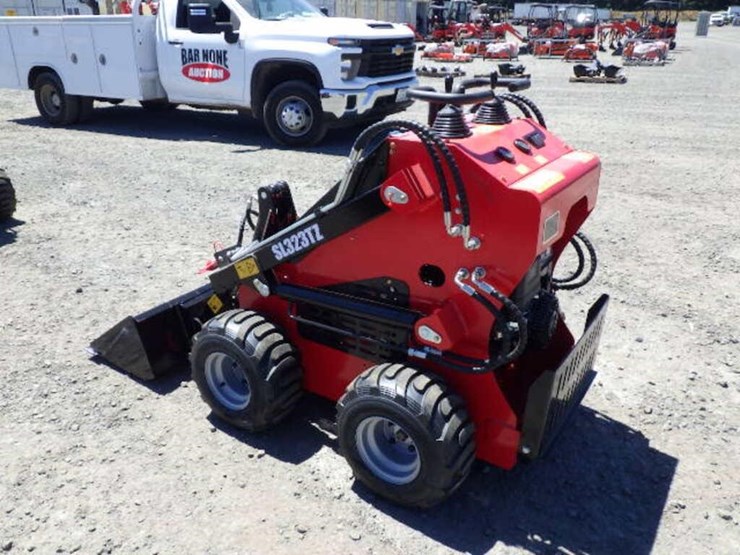 2026-sdlool-323tz-skid-steer-loader-image-2