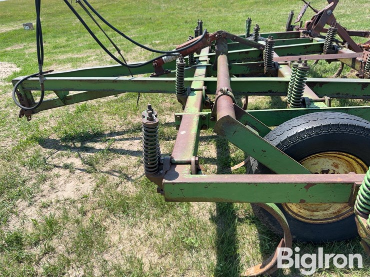 john-deere-16-image-17