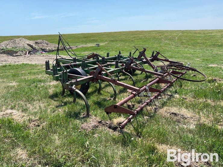john-deere-16-image-7