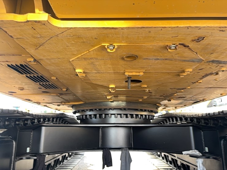 2023-caterpillar-340-image-45