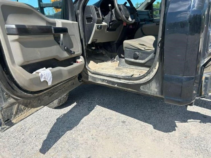 2016-ford-f550-xl-image-24