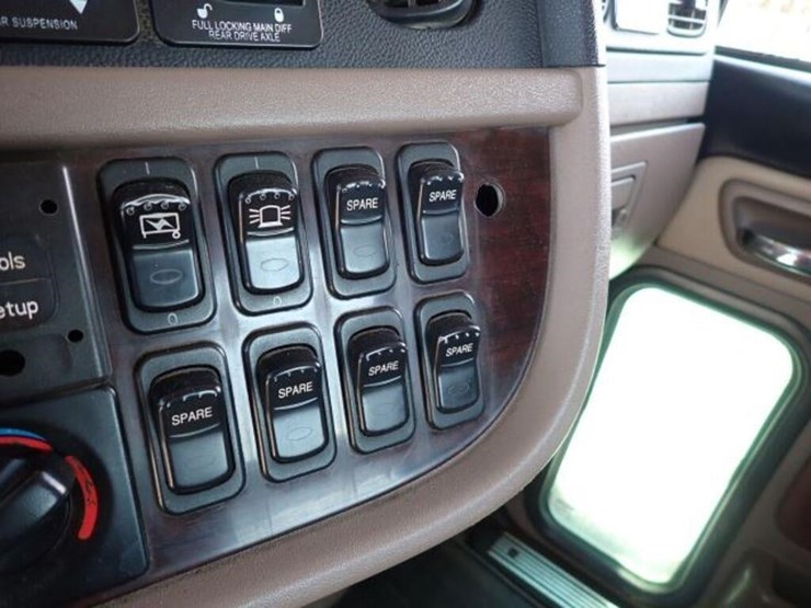 2013-peterbilt-367-image-22