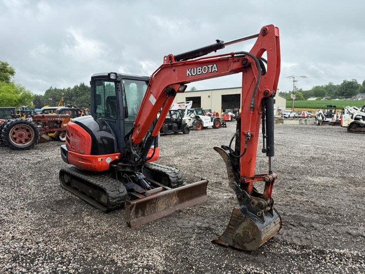 2019-kubota-kx040-image-6