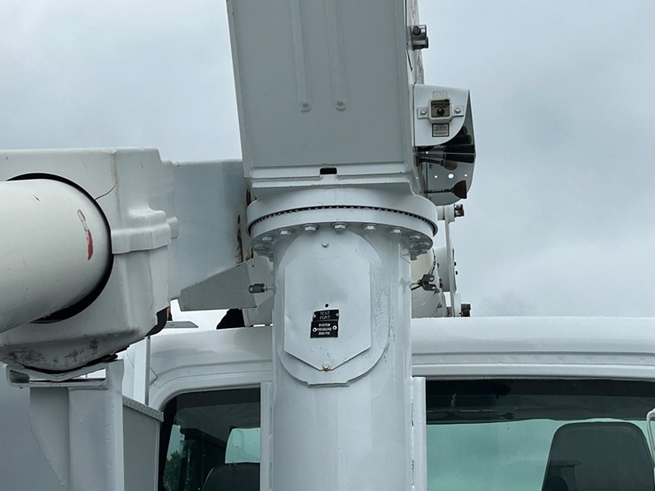 #1088-•-2009-freightliner-bucket-truck-image-21