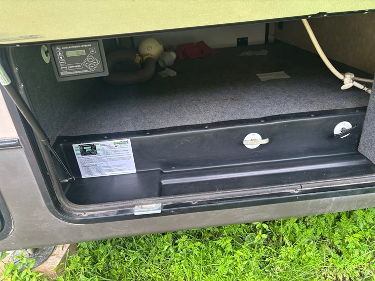 #2231-•-2014-crusader-335-5th-wheel-camper-image-34