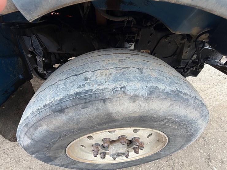 #89-•-2008-peterbilt-roll-off-tandem-axle-truck-image-13