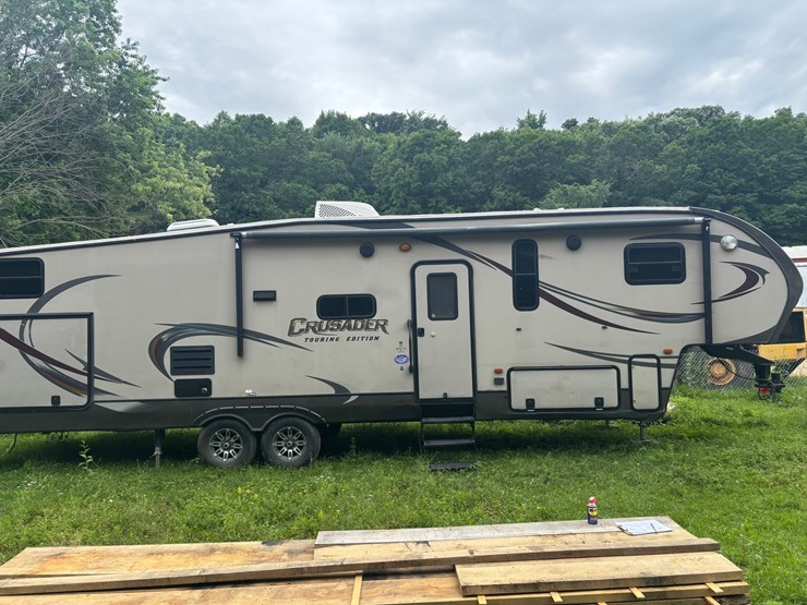 #2231-•-2014-crusader-335-5th-wheel-camper-image-2