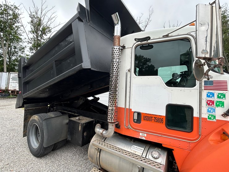 2005-kenworth-t300-image-25