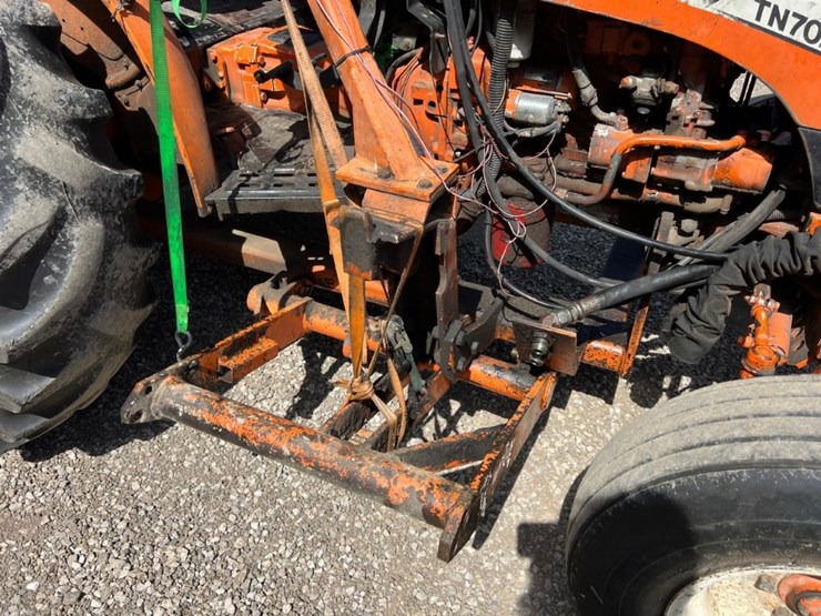 new-holland-tn70a-image-17