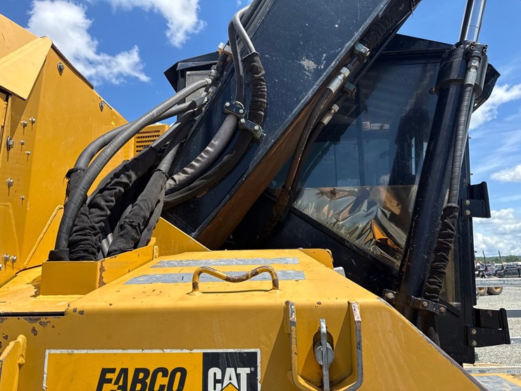 2014-caterpillar-501-image-45