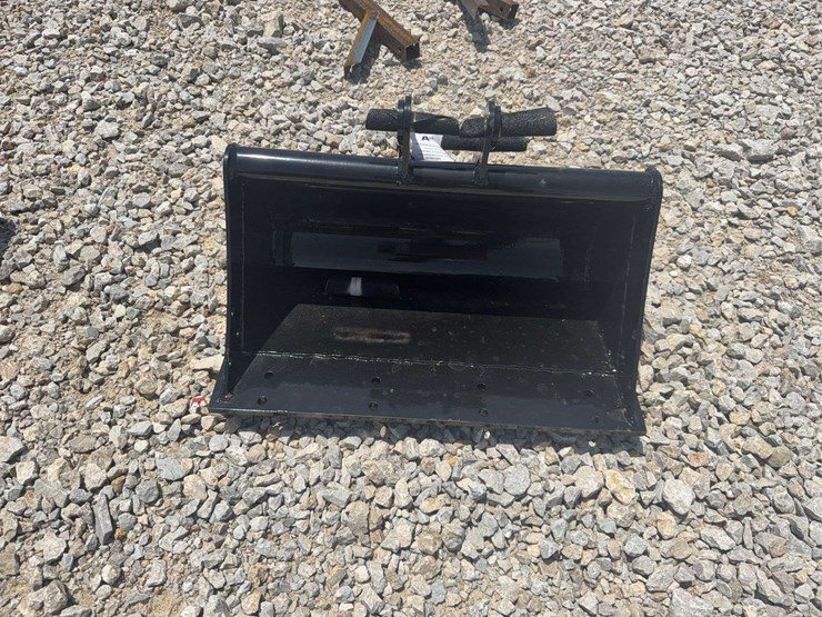 22”-mini-excavator-ditching-bucket-image-1