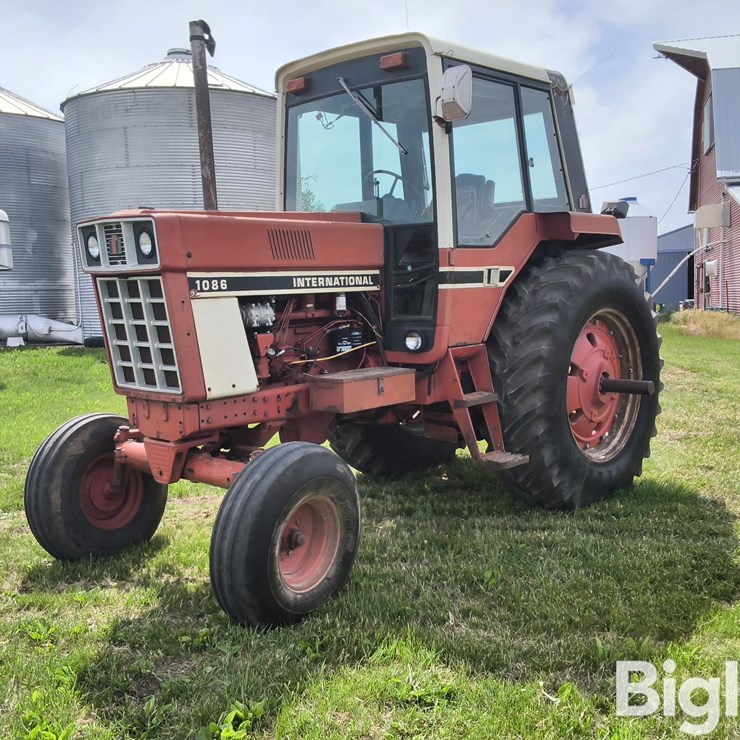 1976 INTERNATIONAL 1086