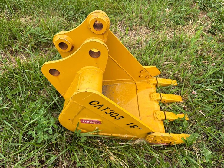 caterpillar-303-image-2