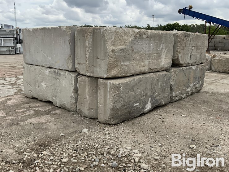 6'-x-3'-x-2.5'-interlocking-concrete-blocks-image-3