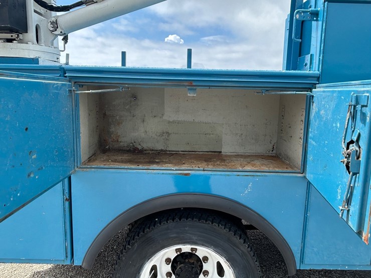 #1087-•-2007-international-service-truck-image-27