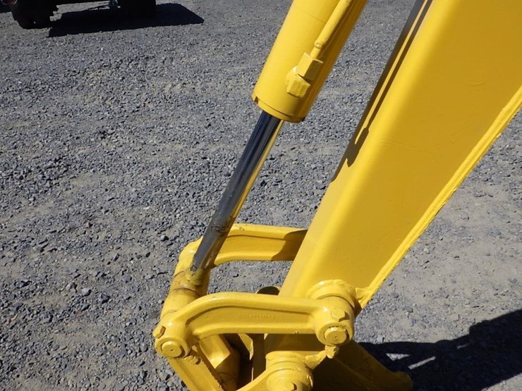 komatsu-pc28uu-image-18