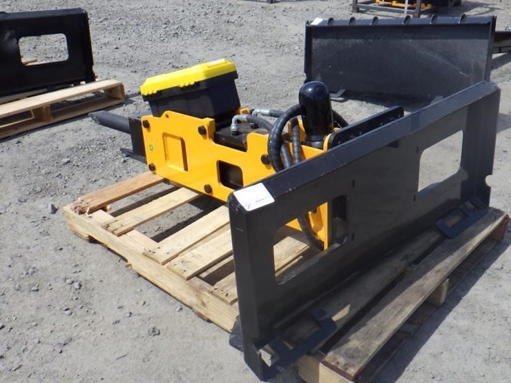 giyi-skid-steer-breaker-attachment-67"-image-2