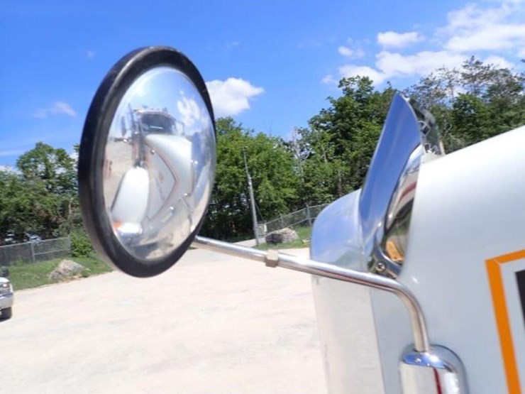 2013-peterbilt-367-image-45