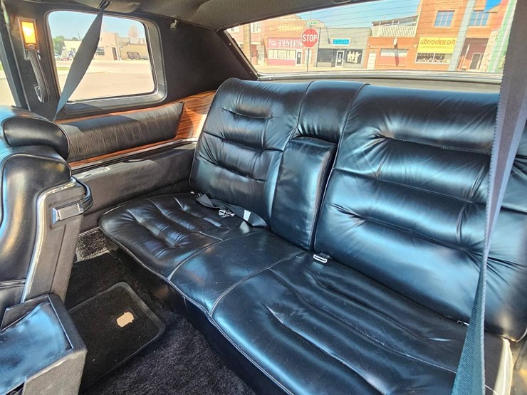 1976-cadillac-coupe-deville-image-14