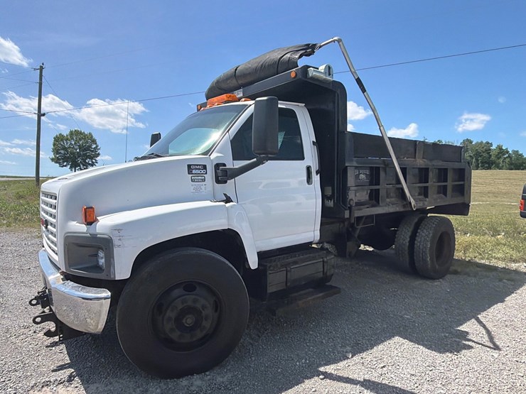 #45-•-2005-gmc-c6500-single-axle-dump-truck-image-1