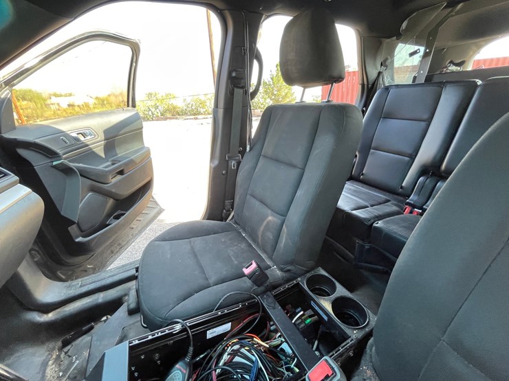 2016-ford-explorer-image-91