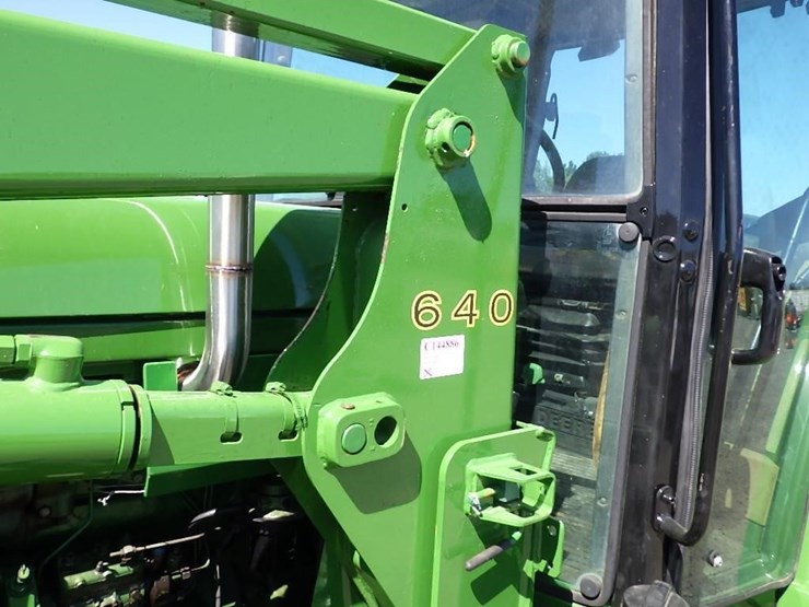 john-deere-tractor-loader-image-11