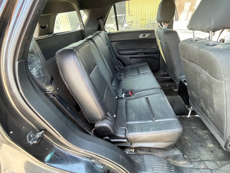 2016-ford-explorer-image-104