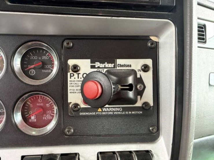 2013-kenworth-w900-image-24
