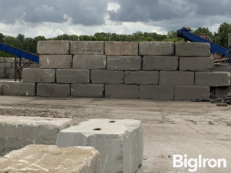 6'-x-3'-x-2.5'-interlocking-concrete-blocks-image-10