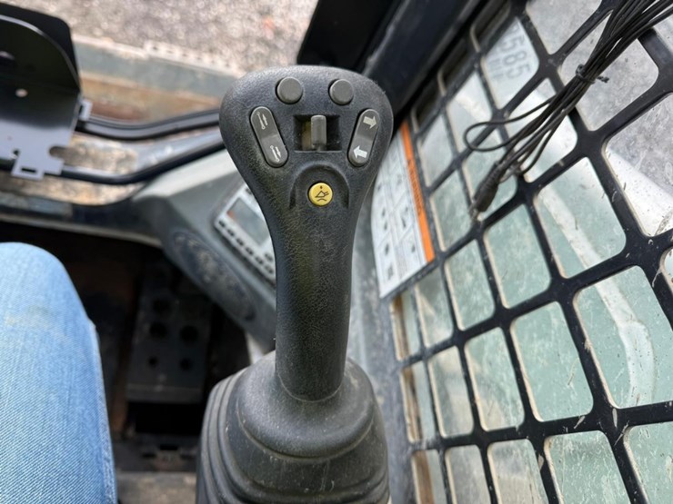 2019-bobcat-t740-image-21