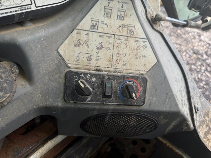2020-bobcat-t595-image-27