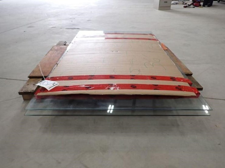 qty-of-(2)-36-in.-x-66-in.-glass-panels-image-8