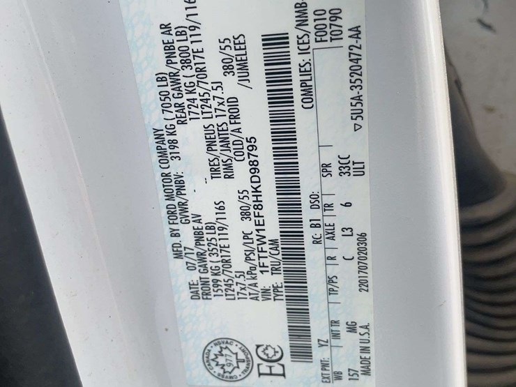 2017-ford-f150-image-15