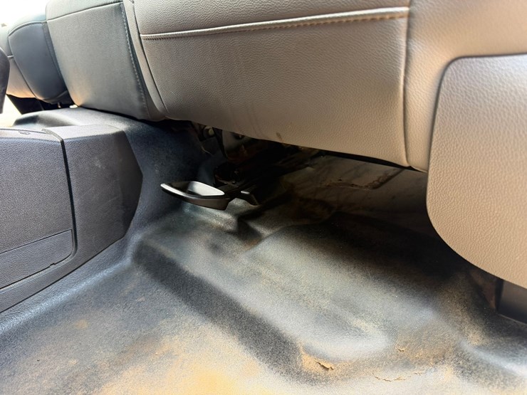 2019-chevrolet-silverado-1500-image-36