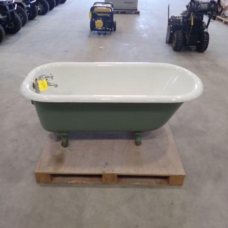 1931 SSM Co Ltd 5 Ft Claw Foot Bathtub