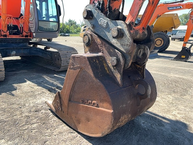 hitachi-zx330-image-18