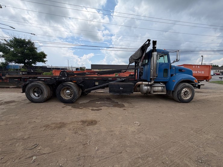 #89-•-2008-peterbilt-roll-off-tandem-axle-truck-image-12