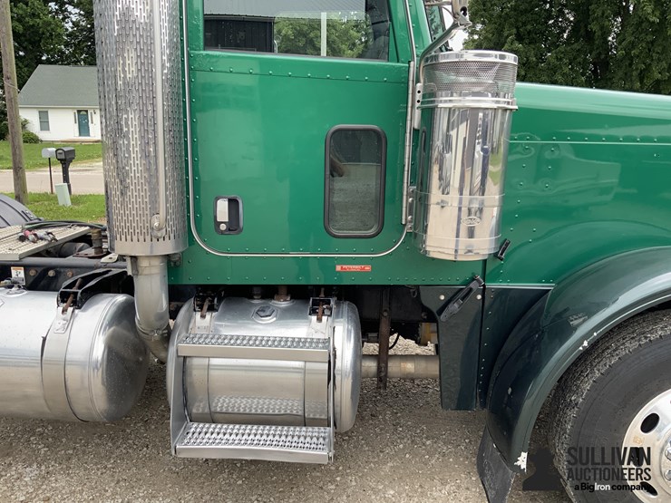 2006-peterbilt-379-image-16