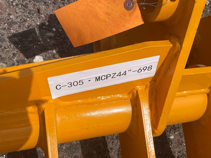 2026-caterpillar-305-image-7