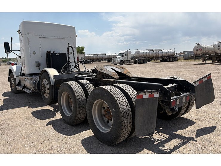 2017-kenworth-t800-image-4